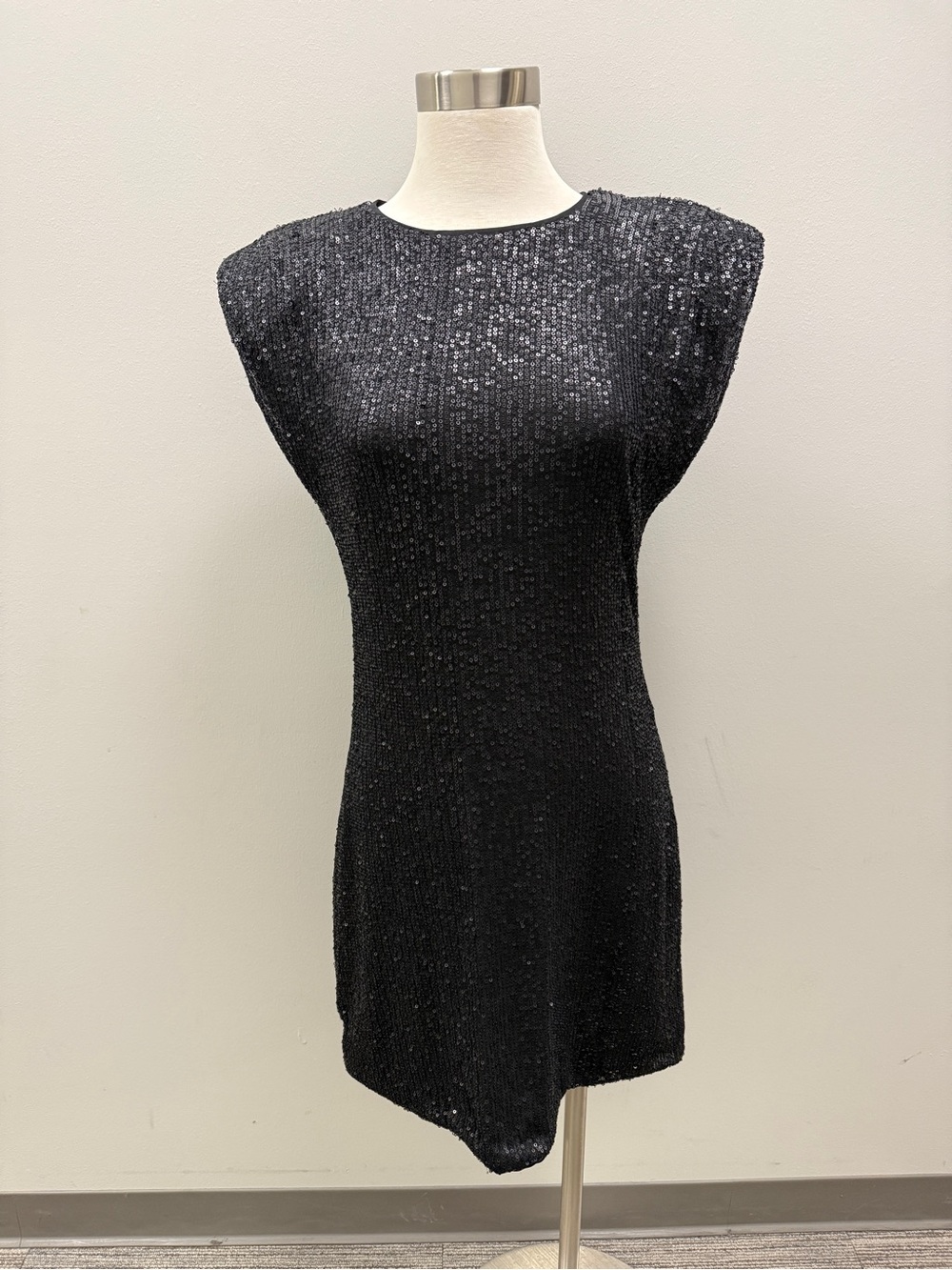 Gilli Black Sequin Cap-Sleeve Cocktail Mini Dress with Shoulder Pads